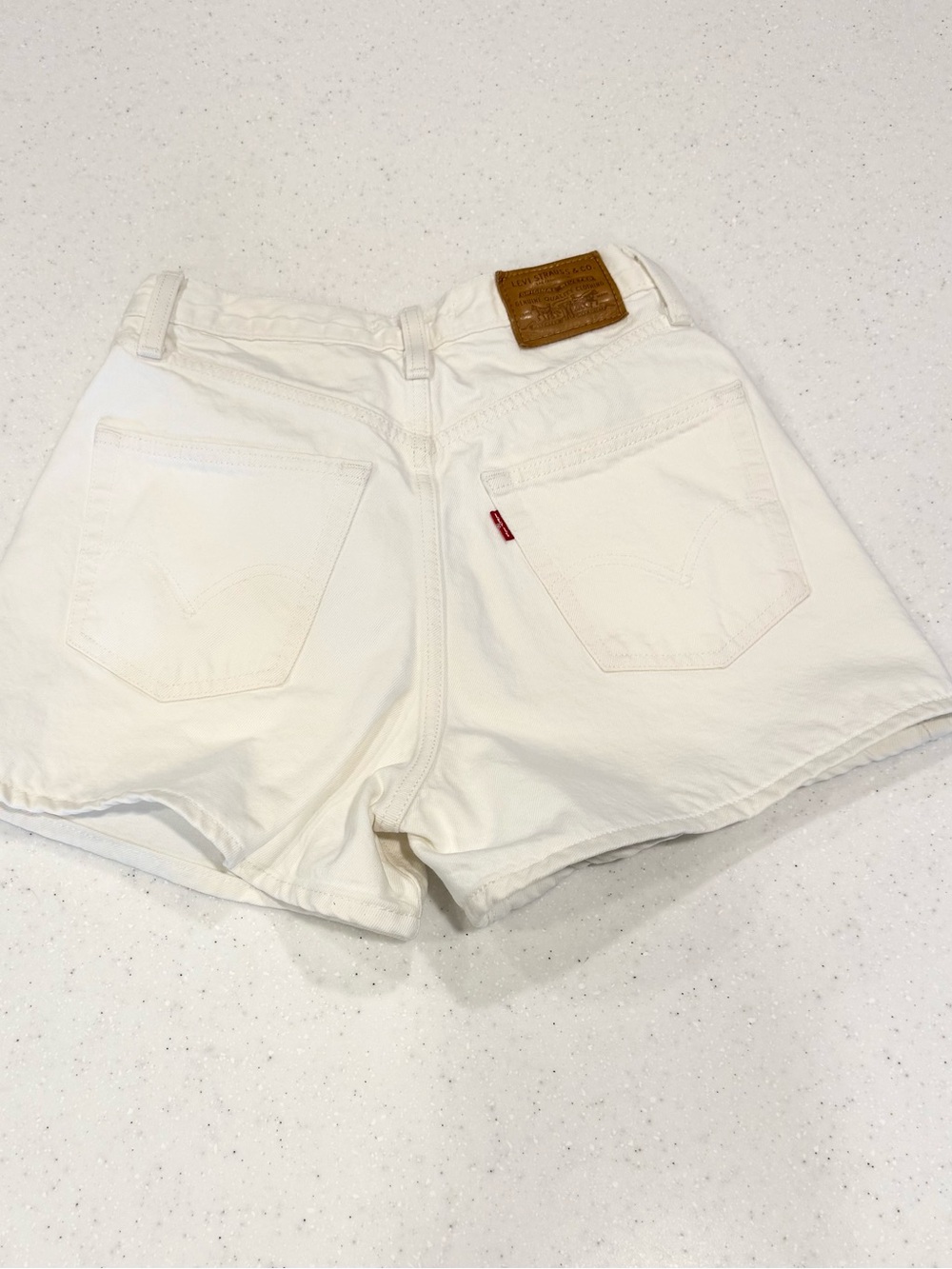 New Levi’s Premium High Loose Shorts - Picture 4 of 6